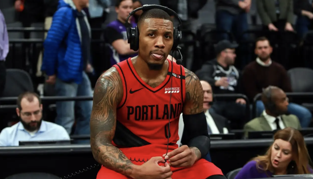 他在场上依 他在场上依